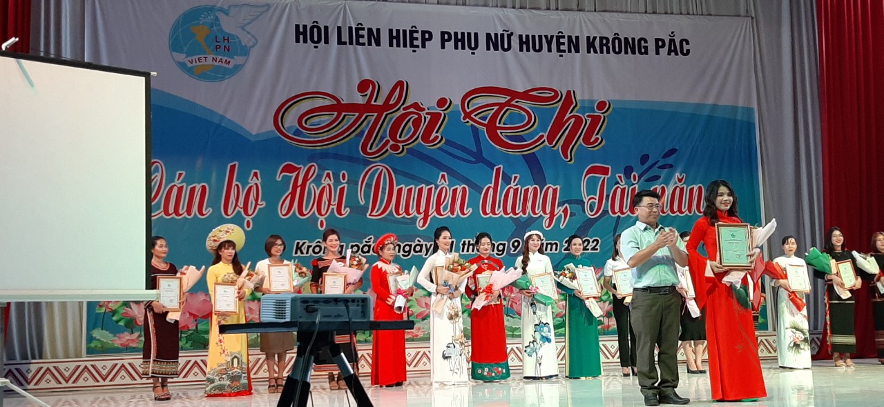 Hội LHPN thị trấn Phước An tham gia  Hội thi 'Cán bộ Hội duyên dáng, tài năng năm 2022' do Hội LHPN huyện Krông Pắc tổ chức 