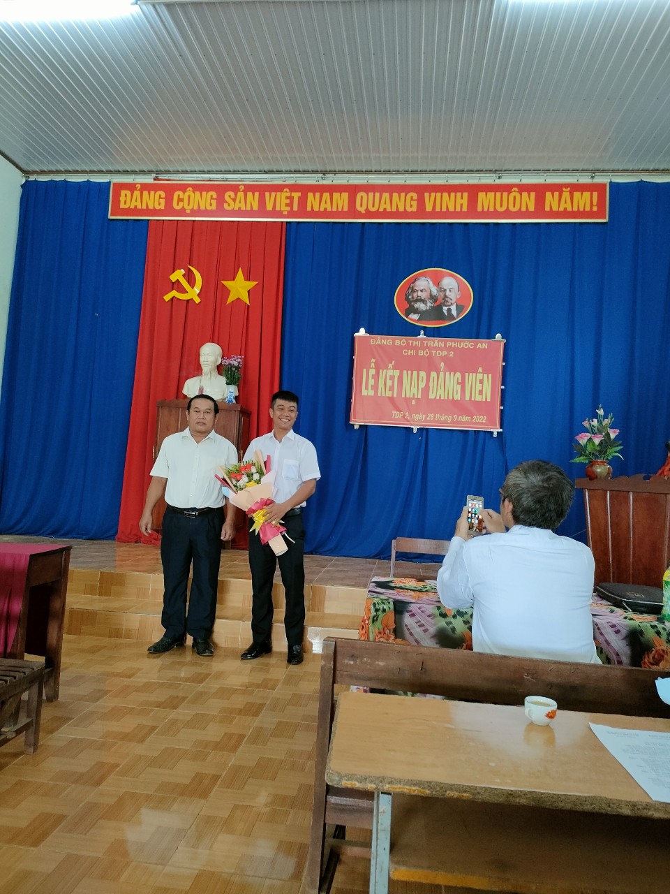 Lễ kết nạp Đảng viên mới tại Chị bộ TDP 2,Đảng bộ thị trấn Phước  An
