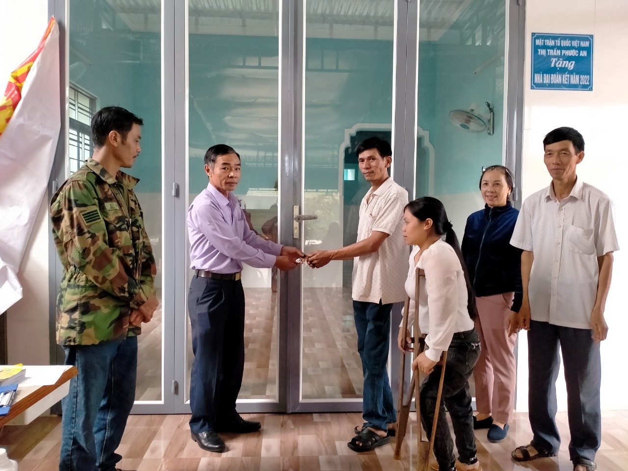  UBMTTQVN thị trấn Phước An tổ chức trao tặng nhà đại đoàn kết cho hộ nghèo tại TDP 14