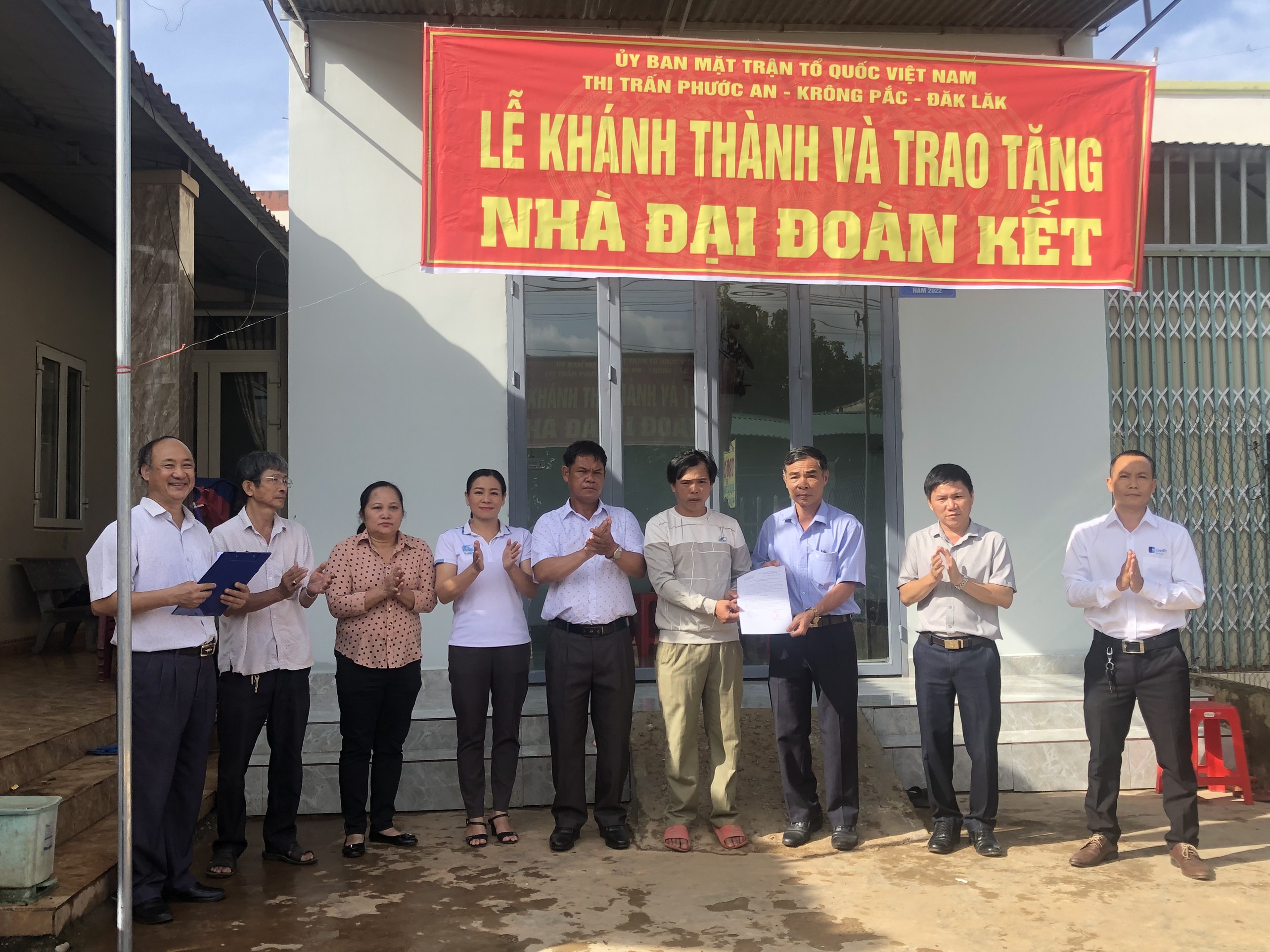  Đảng ủy- HĐND-UBND- UB MTTQ Việt Nam thị trấn Phước An  tổ chức lễ  tổ chức trao tặng nhà đại đoàn kết cho hộ nghèo tại TDP 11