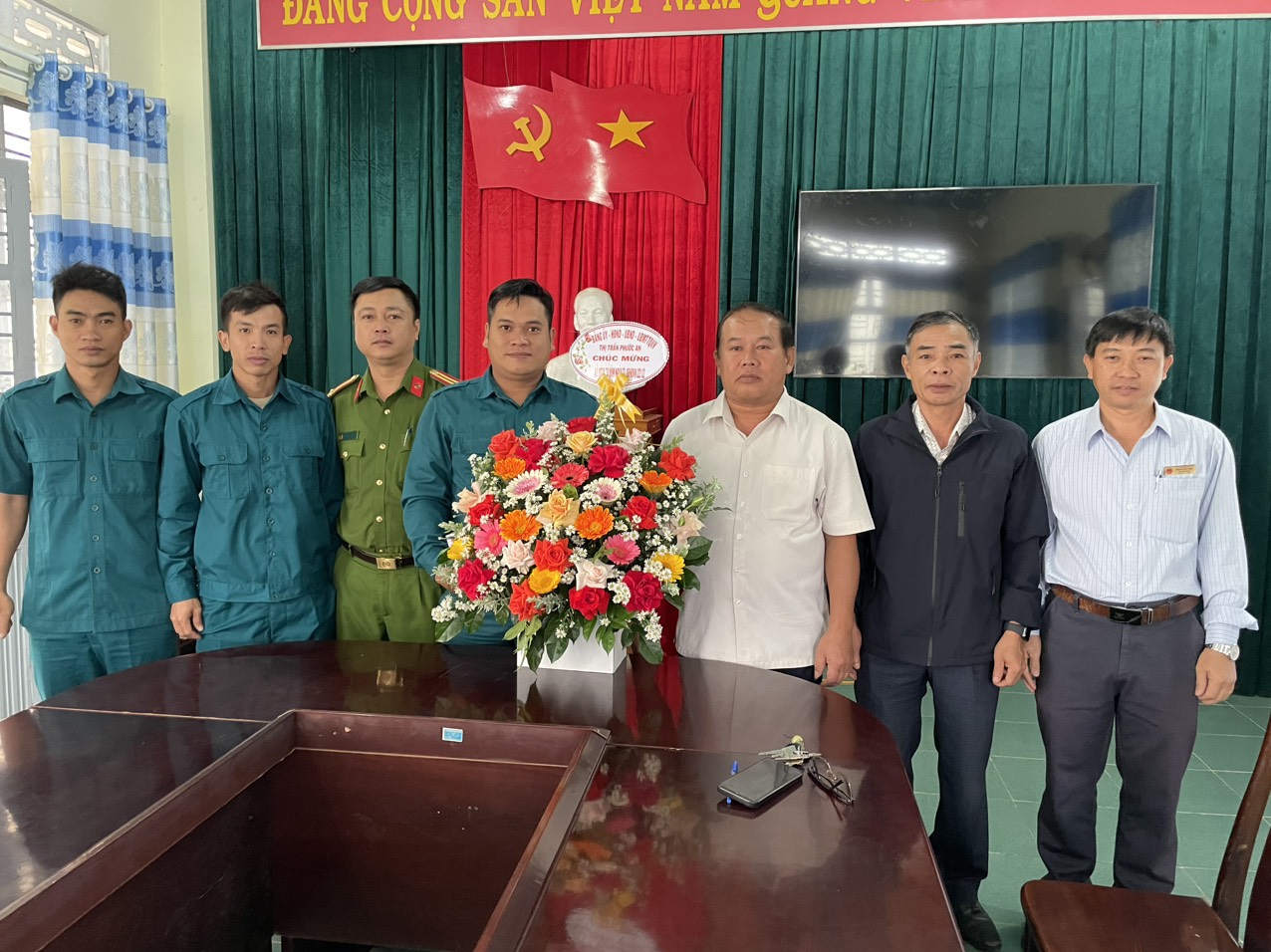 Đảng ủy-HĐND-UBND-UBMTTQVN thị trấn Phước An đã tổ chức buổi gặp mặt nhân kỷ niệm 79 năm Ngày thành lập Quân đội nhân dân Việt Nam (22/12/1944 - 22/12/2023) và 34 năm Ngày Hội Quốc phòng toàn dân (22/12/1989-22/12/2023)