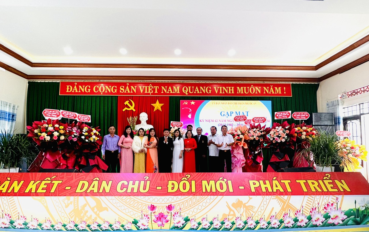 UBND thị trấn Phước An tổ chức gặp mặt kỷ niệm 42 năm ngày Nhà giáo Việt Nam (20/11/1982 - 20/11/2024).